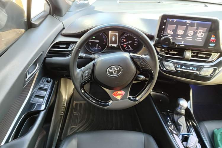 Used Toyota IZOA 2018 2.0L Yixuan Sunroof Version China V Standard Steering Wheel