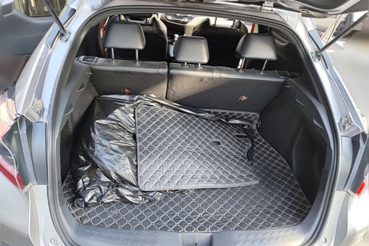 Used Toyota IZOA 2018 2.0L Yixuan Sunroof Version China V Standard Trunk