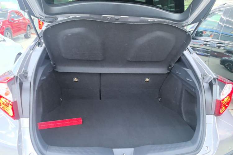 Used Toyota IZOA 2018 2.0L Yichi Version China VI Standard Trunk