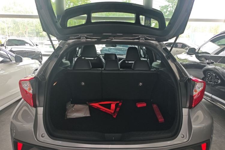 Used Toyota IZOA 2018 2.0L Yichi Version China VI Standard Trunk