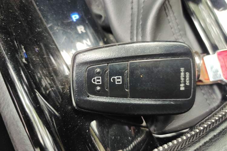 Used Toyota IZOA 2018 2.0L Yixuan Sunroof Version China VI Standard Vehicle Key