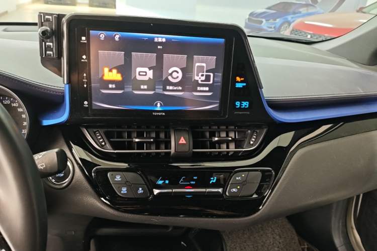 Used Toyota IZOA 2018 2.0L Yichi Version China VI Standard Audio And AC Panel