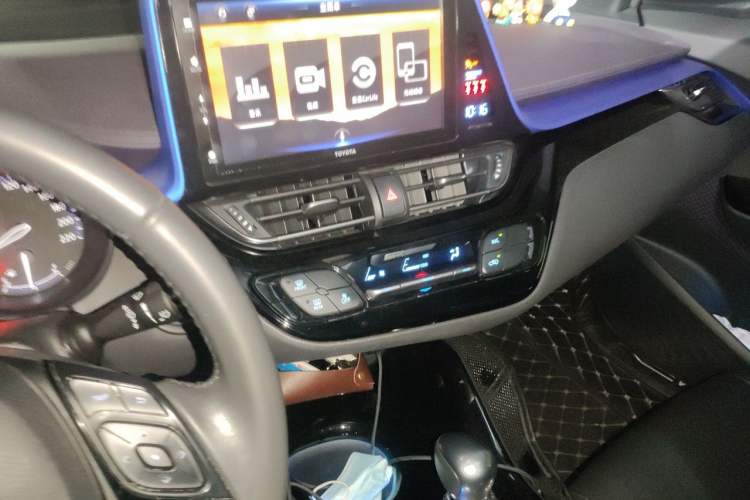 Used Toyota IZOA 2018 2.0L Yichi Version China VI Standard Audio And AC Panel