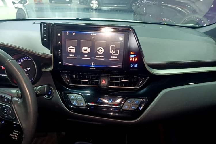 Used Toyota IZOA 2018 2.0L Yixuan Version China V Standard Audio And AC Panel