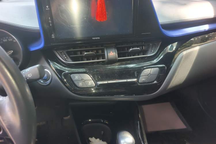 Used Toyota IZOA 2018 2.0L Yichi Version China VI Standard Audio And AC Panel