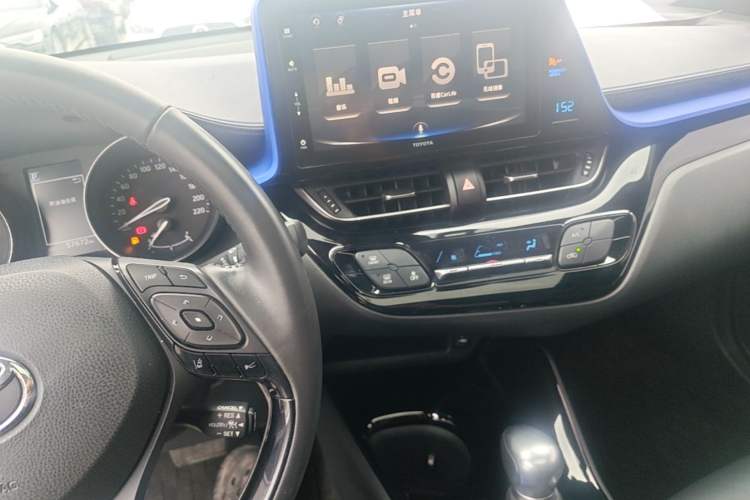 Used Toyota IZOA 2018 2.0L Yichi Version China VI Standard Audio And AC Panel
