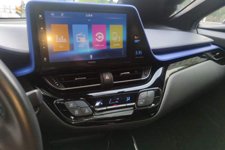 Used Toyota IZOA 2018 2.0L Yichi Version China VI Standard Audio And AC Panel