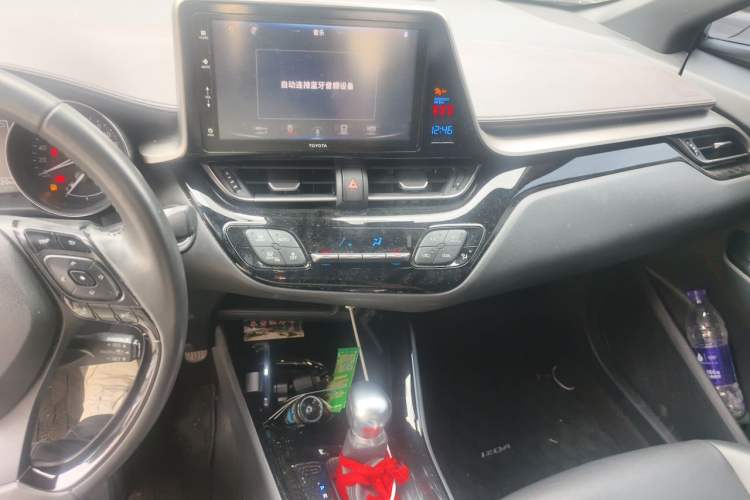 Used Toyota IZOA 2018 2.0L Yixuan Sunroof Version China VI Standard Audio And AC Panel
