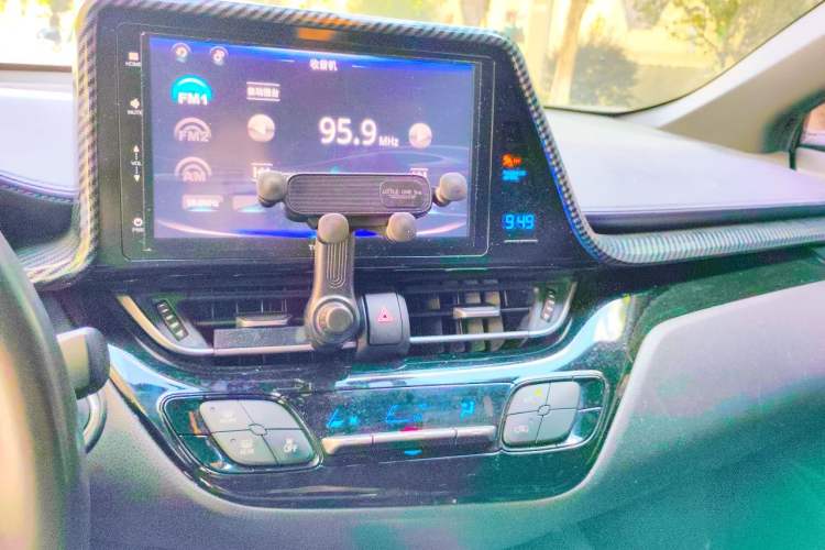 Used Toyota IZOA 2018 2.0L Yichi Version China VI Standard Audio And AC Panel