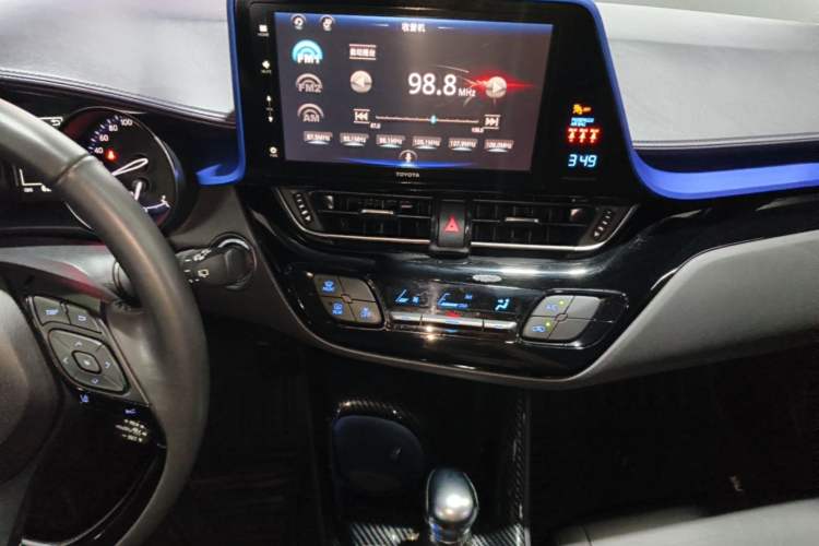 Used Toyota IZOA 2018 2.0L Yichi Version China VI Standard Audio And AC Panel