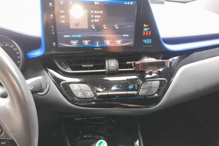 Used Toyota IZOA 2018 2.0L Yichi Version China VI Standard Audio And AC Panel