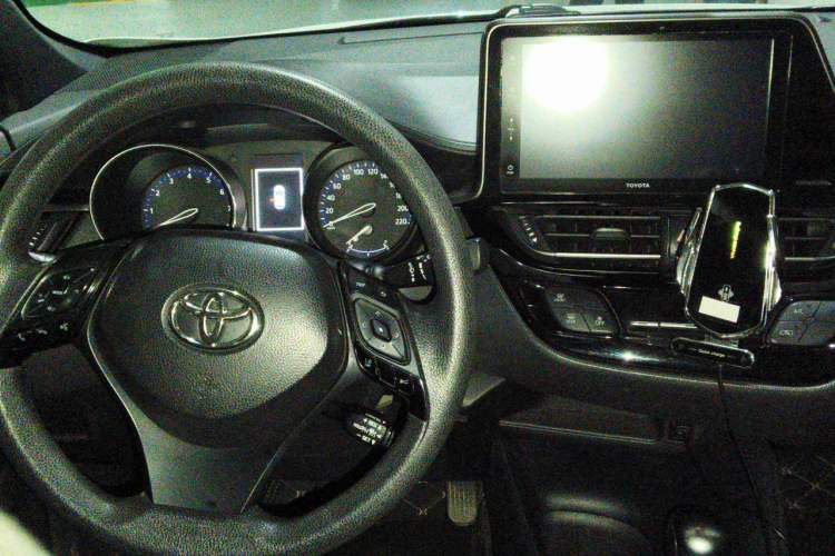 Used Toyota IZOA 2018 2.0L Yidong Edition China VI Center Console