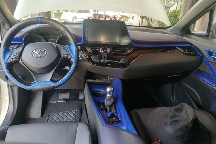 Used Toyota IZOA 2018 2.0L Yichi Version China VI Standard Center Console