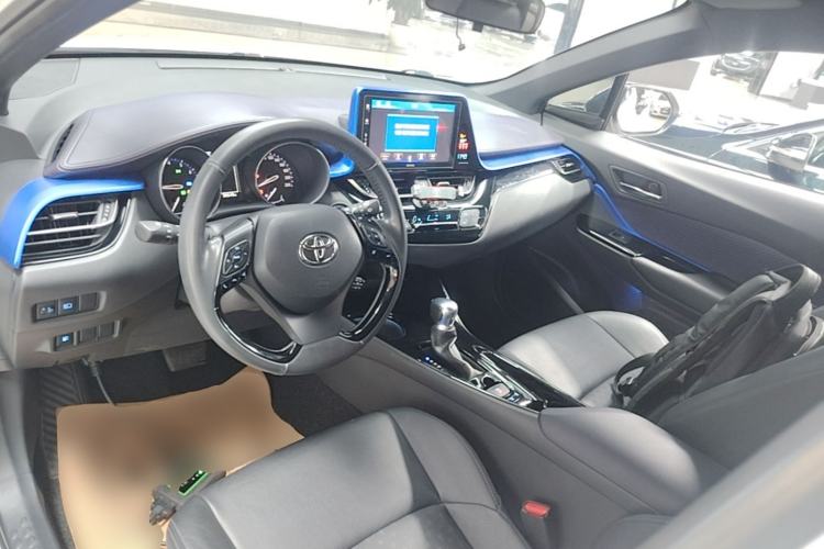 Used Toyota IZOA 2018 2.0L Yichi Version China VI Standard Center Console