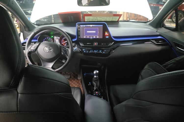 Used Toyota IZOA 2018 2.0L Yichi Version China VI Standard Center Console