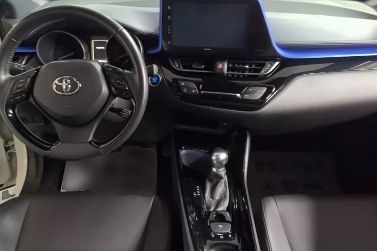 Used Toyota IZOA 2018 2.0L Yichi Edition China V Standard Center Console