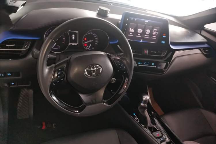 Used Toyota IZOA 2018 2.0L Yichi Edition China V Standard Center Console