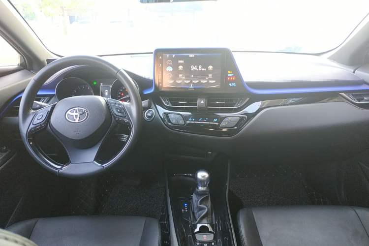 Used Toyota IZOA 2018 2.0L Yichi Edition China V Standard Center Console