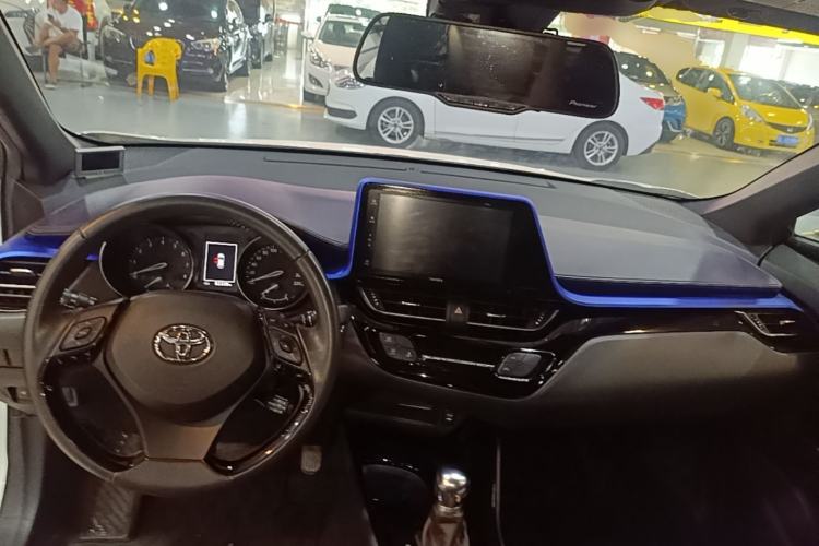 Used Toyota IZOA 2018 2.0L Yichi Version China VI Standard Center Console
