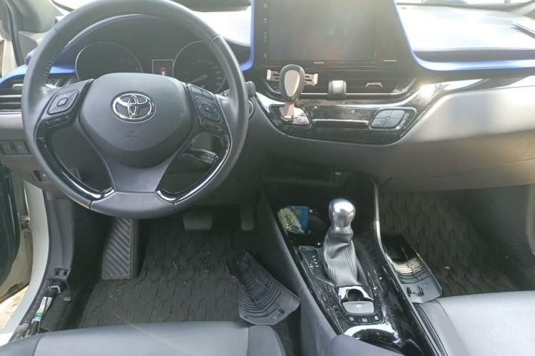 Used Toyota IZOA 2018 2.0L Yichi Version China VI Standard Center Console
