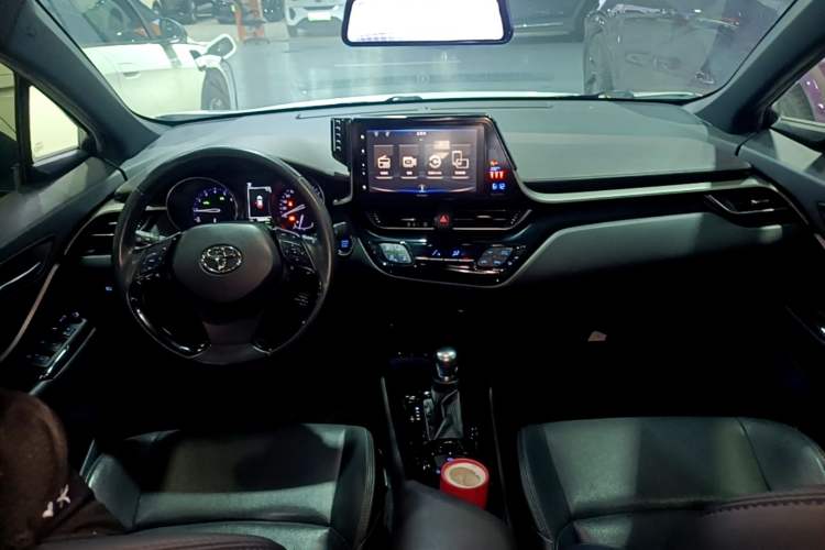 Used Toyota IZOA 2018 2.0L Yixuan Version China V Standard Center Console