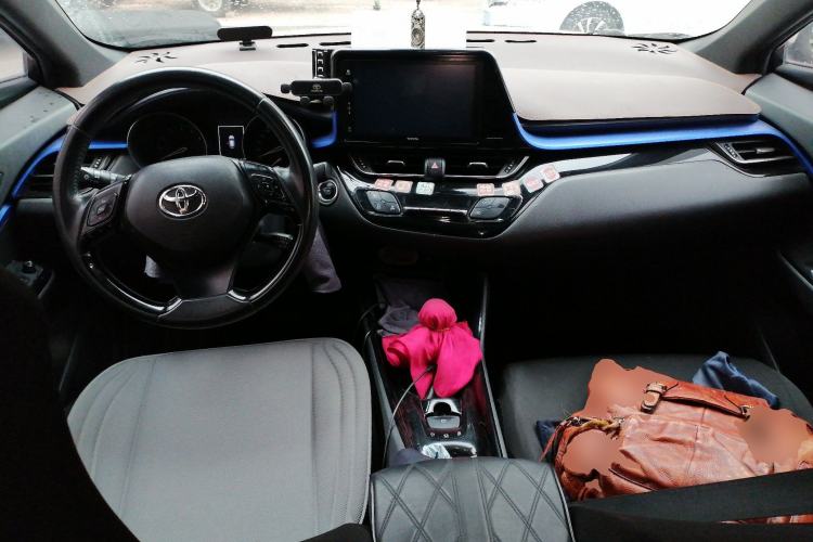 Used Toyota IZOA 2018 2.0L Yichi Edition China V Standard Center Console