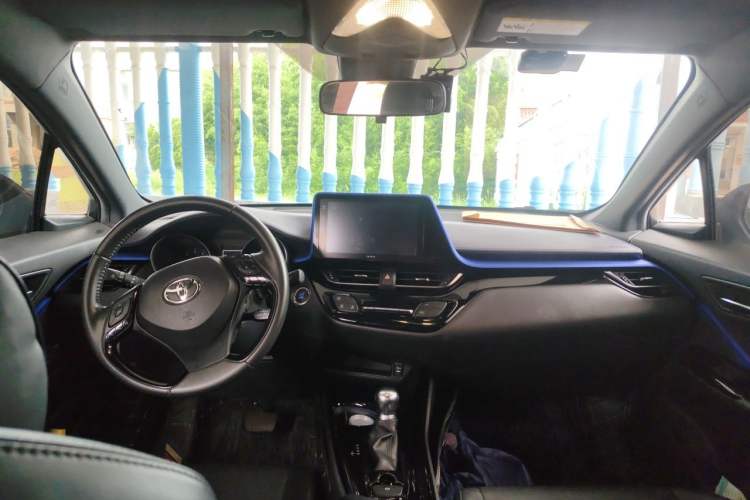 Used Toyota IZOA 2018 2.0L Yichi Version China VI Standard Center Console
