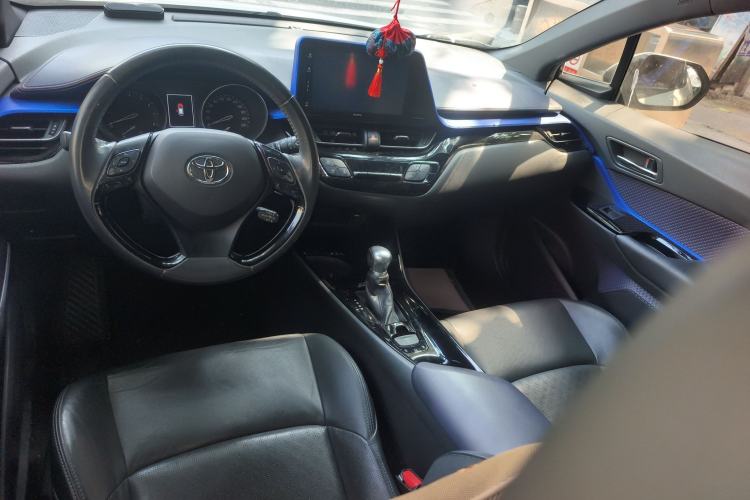 Used Toyota IZOA 2018 2.0L Yichi Version China VI Standard Center Console