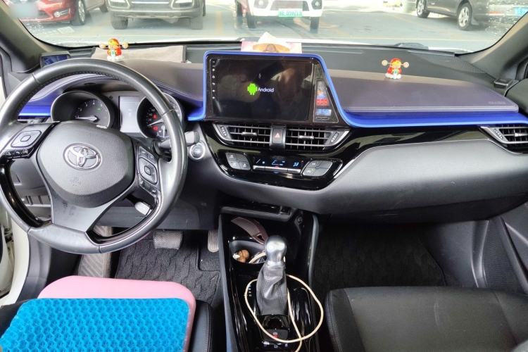 Used Toyota IZOA 2018 2.0L Yichi Version China VI Standard Center Console