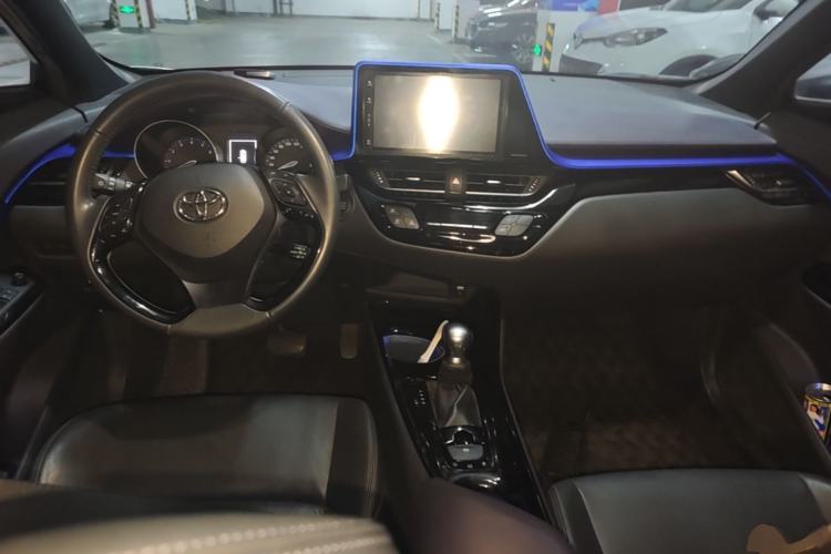 Used Toyota IZOA 2018 2.0L Yichi Version China VI Standard Center Console