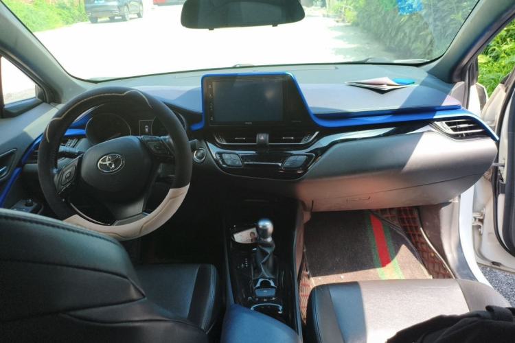 Used Toyota IZOA 2018 2.0L Yichi Version China VI Standard Center Console
