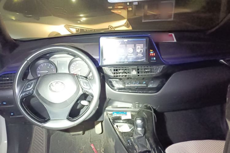 Used Toyota IZOA 2018 2.0L Yichi Version China VI Standard Center Console