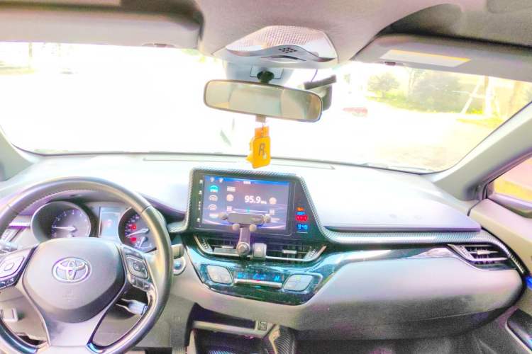 Used Toyota IZOA 2018 2.0L Yichi Version China VI Standard Center Console