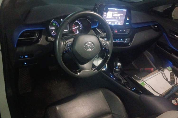 Used Toyota IZOA 2018 2.0L Yichi Version China VI Standard Center Console