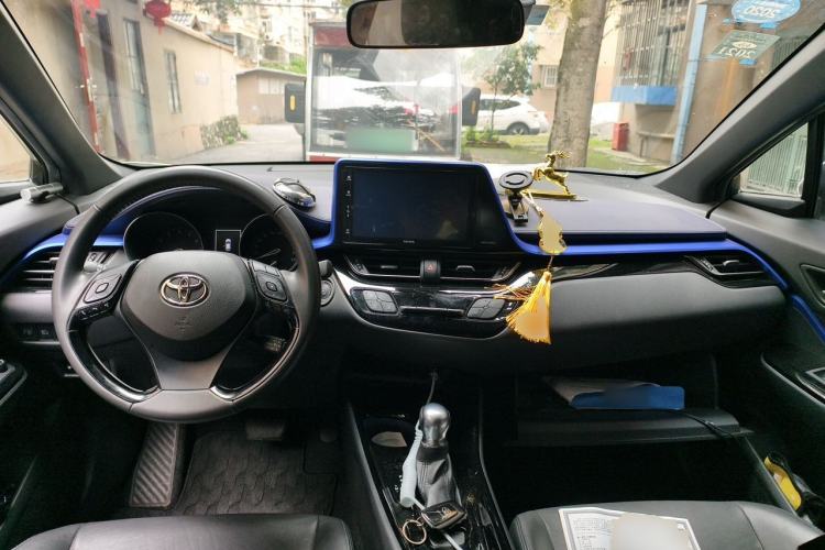 Used Toyota IZOA 2018 2.0L Yichi Version China VI Standard Center Console