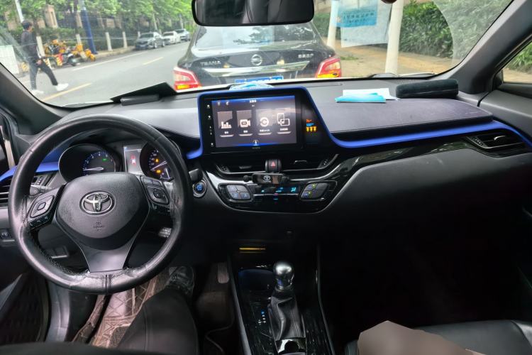 Used Toyota IZOA 2018 2.0L Yichi Version China VI Standard Center Console