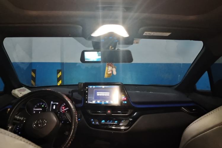 Used Toyota IZOA 2018 2.0L Yixuan Version China VI Standard Center Console