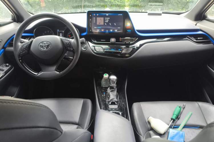 Used Toyota IZOA 2018 2.0L Yichi Version China VI Standard Center Console