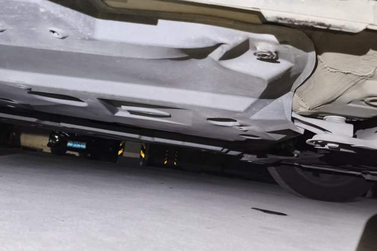 Used Toyota IZOA 2018 2.0L Yichi Version China VI Standard Chassis Front Right