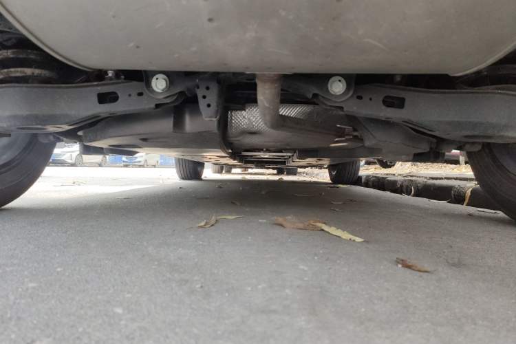 Used Toyota IZOA 2018 2.0L Yichi Version China VI Standard Chassis Rear