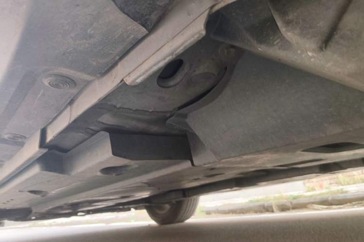Used Toyota IZOA 2018 2.0L Yichi Version China VI Standard Chassis Rear Left