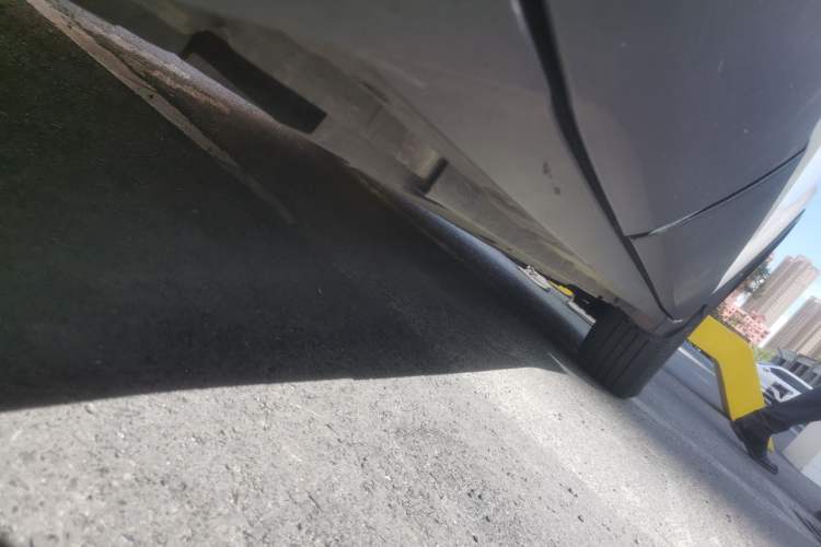 Used Toyota IZOA 2018 2.0L Yixuan Sunroof Version China VI Standard Chassis Rear Right
