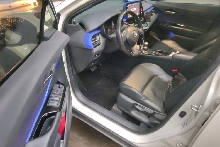 Used Toyota IZOA 2018 2.0L Yichi Version China VI Standard Driver Seat
