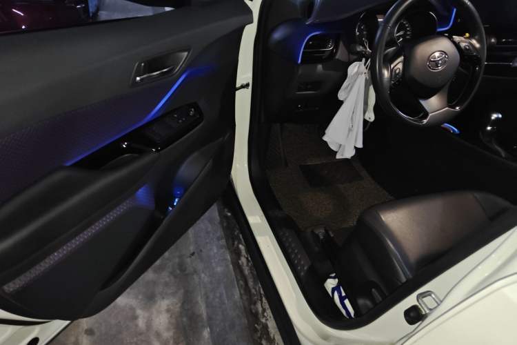 Used Toyota IZOA 2018 2.0L Yichi Version China VI Standard Driver Seat