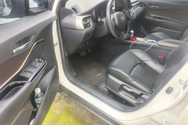 Used Toyota IZOA 2018 2.0L Yixuan Sunroof Version China VI Standard Driver Seat