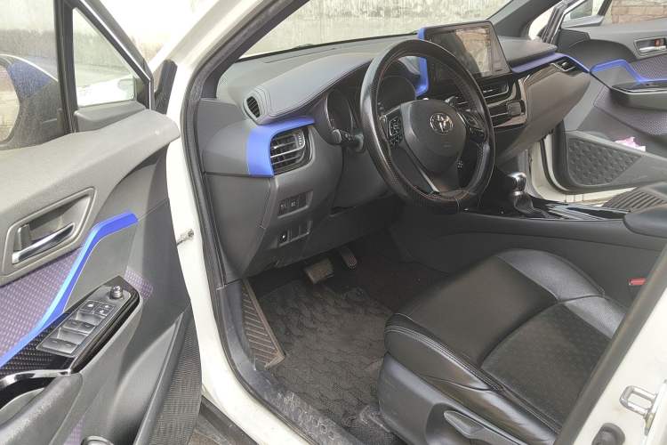 Used Toyota IZOA 2018 2.0L Yichi Version China VI Standard Driver Seat