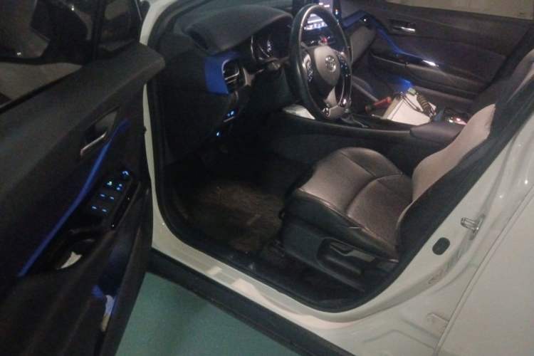 Used Toyota IZOA 2018 2.0L Yichi Version China VI Standard Driver Seat