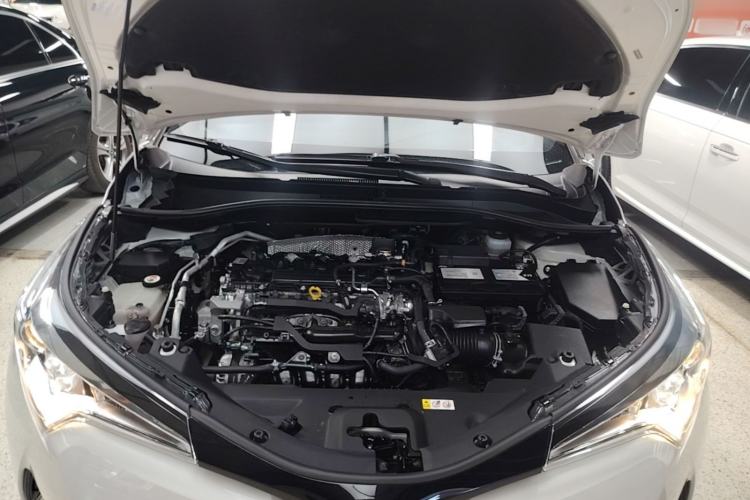 Used Toyota IZOA 2018 2.0L Yichi Version China VI Standard Engine Bay