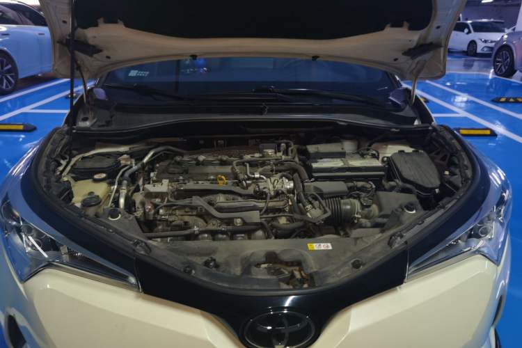 Used Toyota IZOA 2018 2.0L Yichi Version China VI Standard Engine Bay