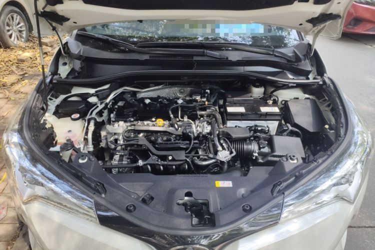 Used Toyota IZOA 2018 2.0L Yichi Version China VI Standard Engine Bay